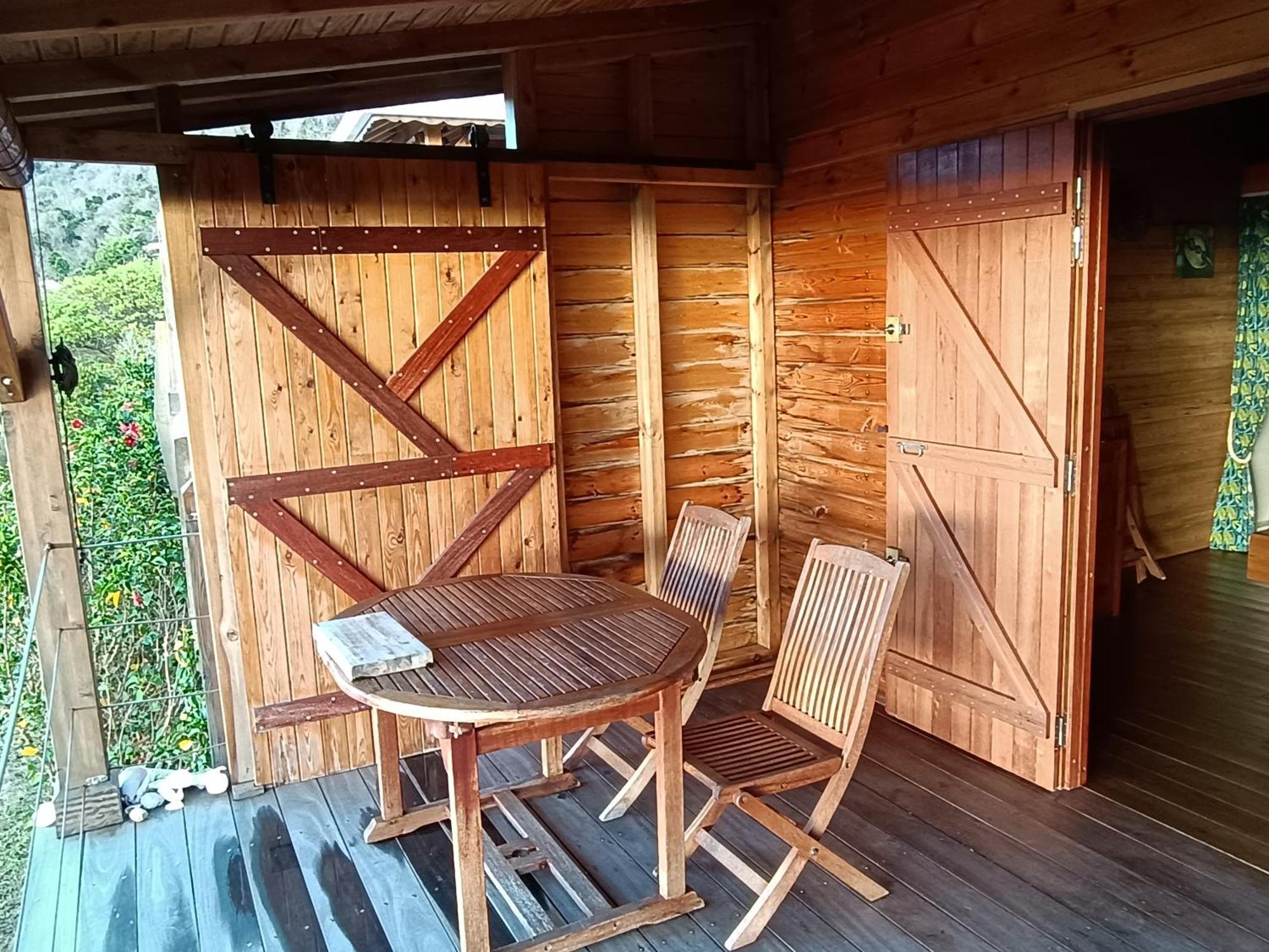 Ti Kaz Anoli Cottage En Bois Avec Vue Sur La Baie Terre-de-Bas Екстер'єр фото